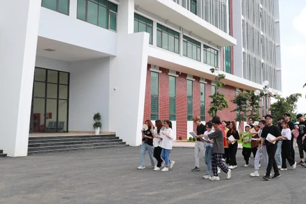 Sinh viên đại học lên giảng đường (Ảnh minh họa)