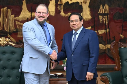 Thủ tướng Phạm Minh Chính đón Chủ tịch kiêm Tổng Giám đốc điều hành Tập đoàn Qualcomm Cristiano Amon.