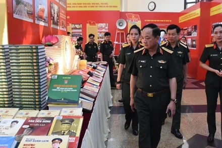 Đại tướng Trịnh Văn Quyết kiểm tra công tác chuẩn bị tổ chức Đại hội đại biểu Đảng bộ Quân đội lần thứ XII. (Ảnh: qdnd.vn)