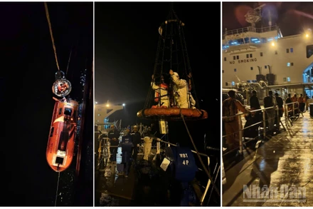 Tàu SAND triển khai công tác cứu hộ các thuyền viên tàu MKD VYOM bị nạn rất khẩn trương và cẩn trọng. (Ảnh: Tàu SAND cung cấp)