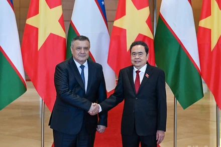 Chủ tịch Quốc hội Trần Thanh Mẫn và Chủ tịch Hạ viện Uzbekistan Nuriddin Ismoilov. 