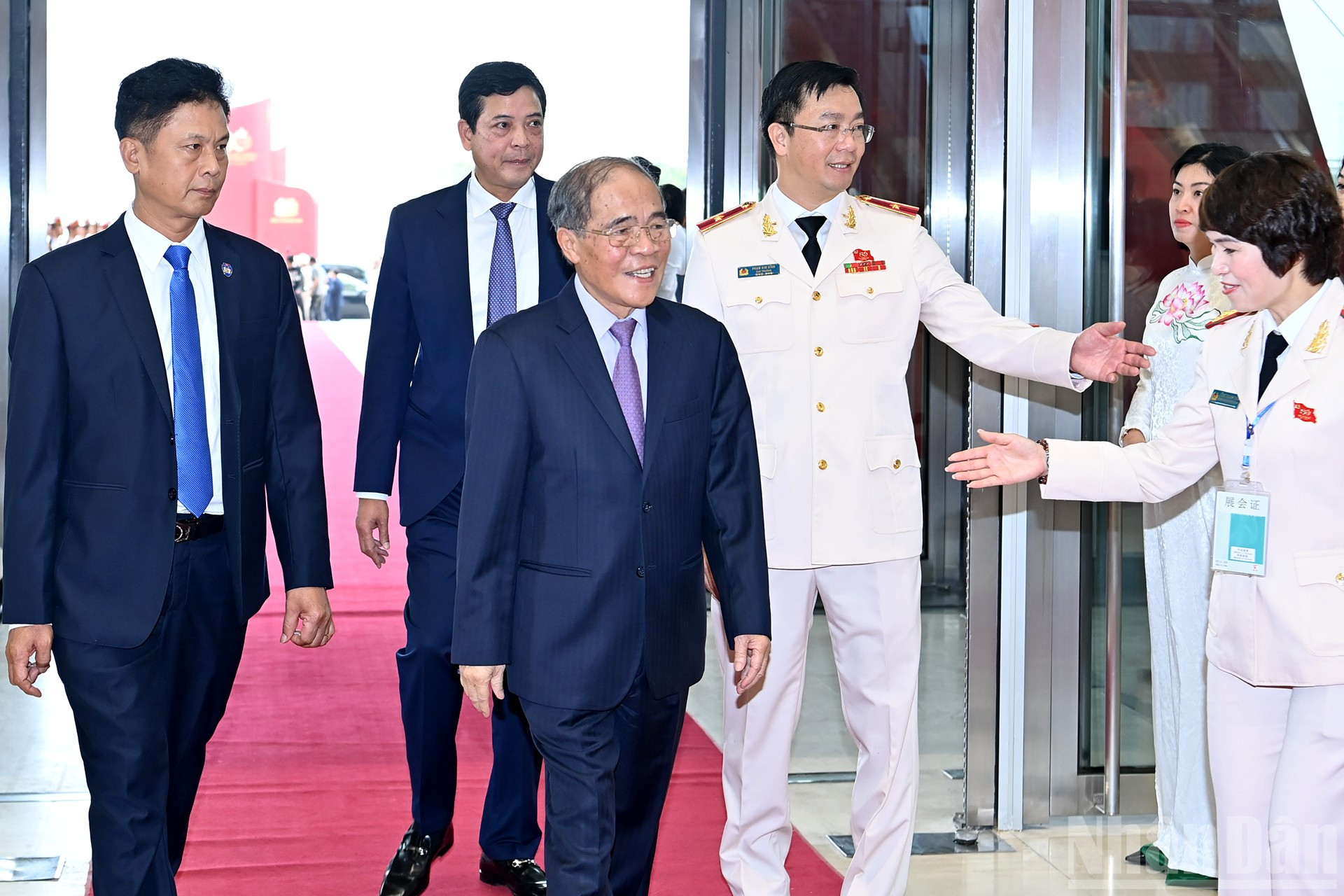 Der ehemalige Vorsitzende der Nationalversammlung, Nguyen Sinh Hung, nahm an der Zeremonie teil. ndo_br_a7-bnd-2065.jpg