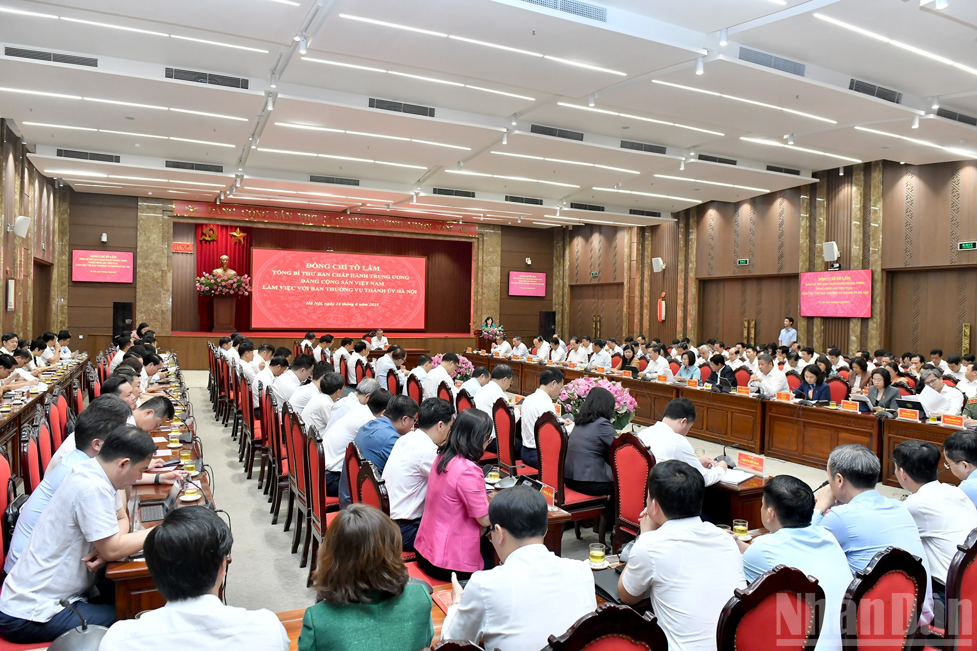Quang cảnh buổi làm việc. ndo_br_a11-dsc-3528.jpg