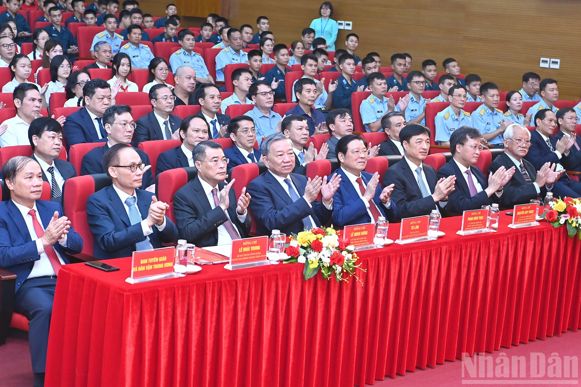 Tổng Bí thư Tô Lâm và các đồng chí lãnh đạo Đảng, Nhà nước và các đại biểu dự Lễ khai mạc Triển lãm “Tổng Bí thư Nguyễn Văn Linh - Cuộc đời và sự nghiệp”. ndo_br_a4-bnd-0681.jpg