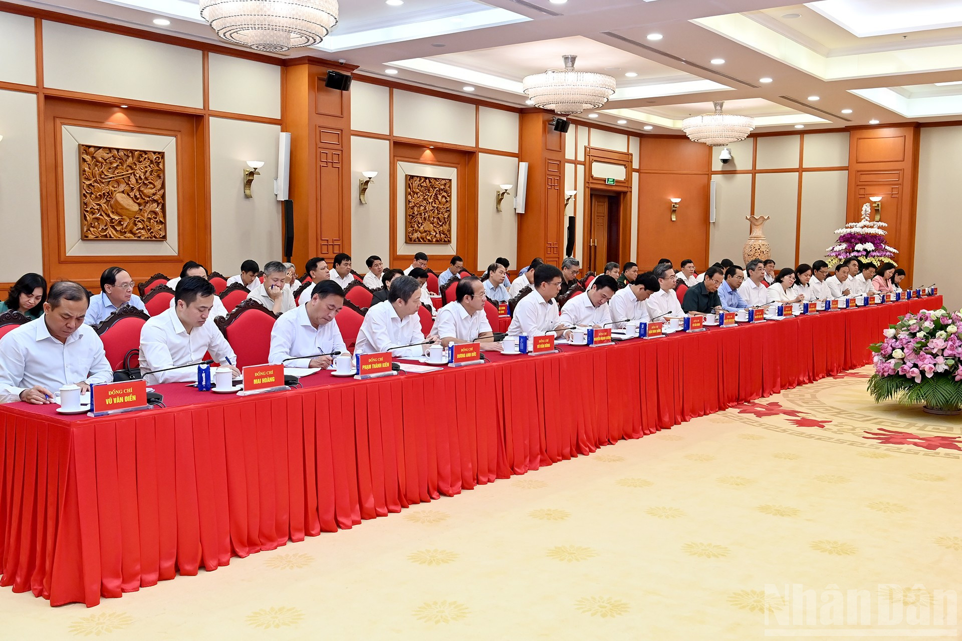 Ban Thường vụ Thành ủy Thành phố Hồ Chí Minh tham dự cuộc làm việc. ndo_br_a29-bnd-4456.jpg