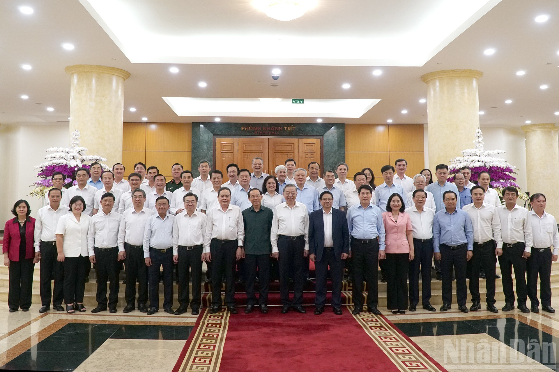Tổng Bí thư Tô Lâm và các đồng chí lãnh đạo Đảng, Nhà nước với Ban Thường vụ Thành ủy Thành phố Hồ Chí Minh. ndo_br_a30-dsc04976.jpg