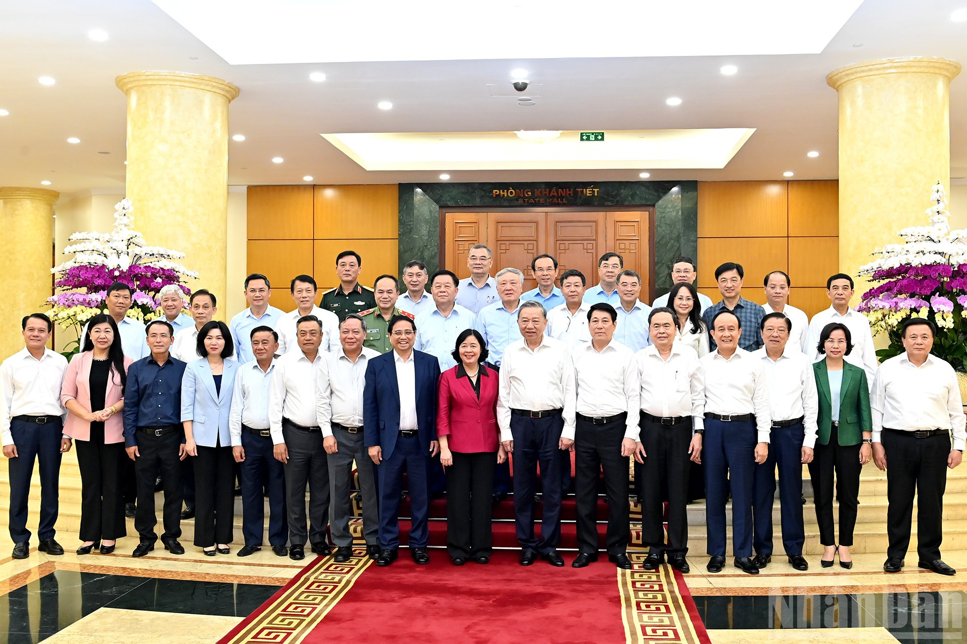 Tổng Bí thư Tô Lâm và các đồng chí lãnh đạo Đảng, Nhà nước với Ban Thường vụ Thành ủy Hà Nội. ndo_br_a12-bnd-4270.jpg