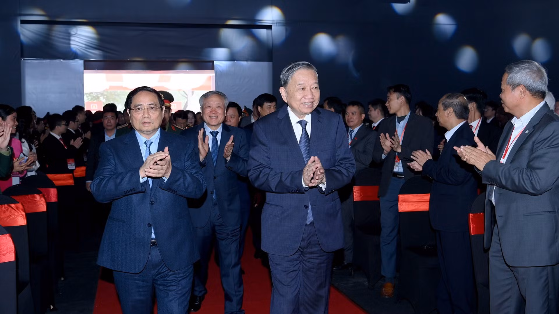 Tổng Bí thư Tô Lâm, Thủ tướng Phạm Minh Chính dự Lễ khởi công xây dựng nhà máy chế tạo chip bán dẫn công nghệ cao của Tập đoàn Công nghiệp Viễn thông Quân đội, Bộ Quốc phòng. (Ảnh: ĐĂNG KHOA)