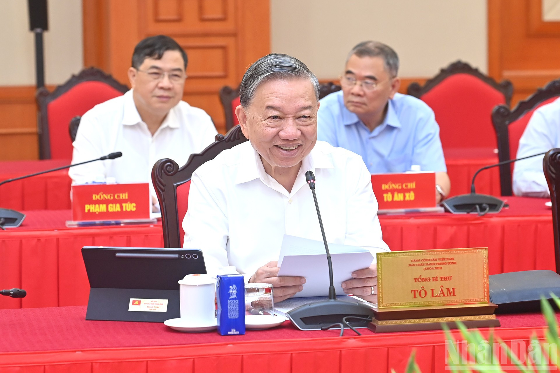 Tổng Bí thư Tô Lâm chủ trì và phát biểu chỉ đạo cuộc làm việc. ndo_br_a1-bnd-2061.jpg