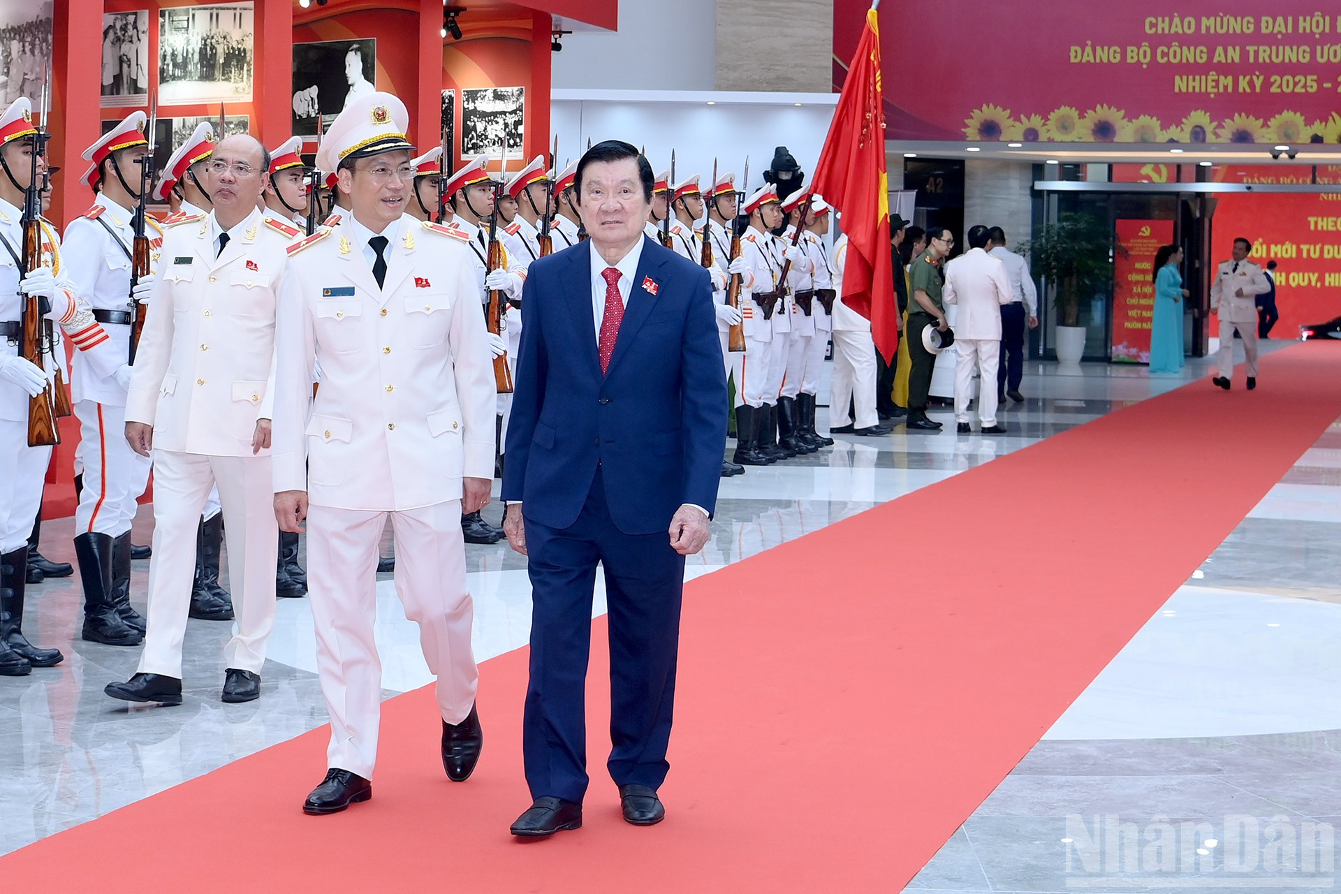 Der ehemalige Präsident Truong Tan Sang nahm am Kongress teil. ndo_br_a6-bnd-1208.jpg