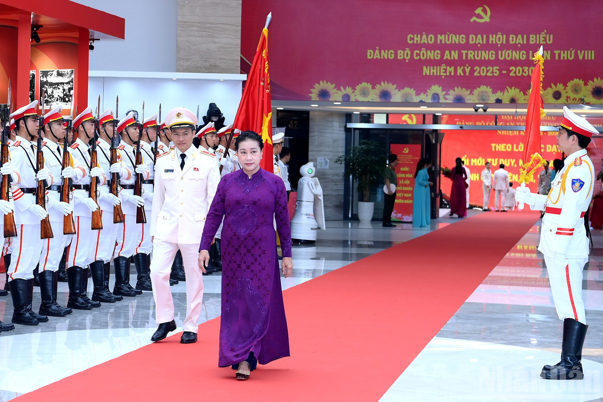 Die ehemalige Vorsitzende der Nationalversammlung, Nguyen Thi Kim Ngan, nahm am Kongress teil. ndo_br_a11-bnd-1219.jpg