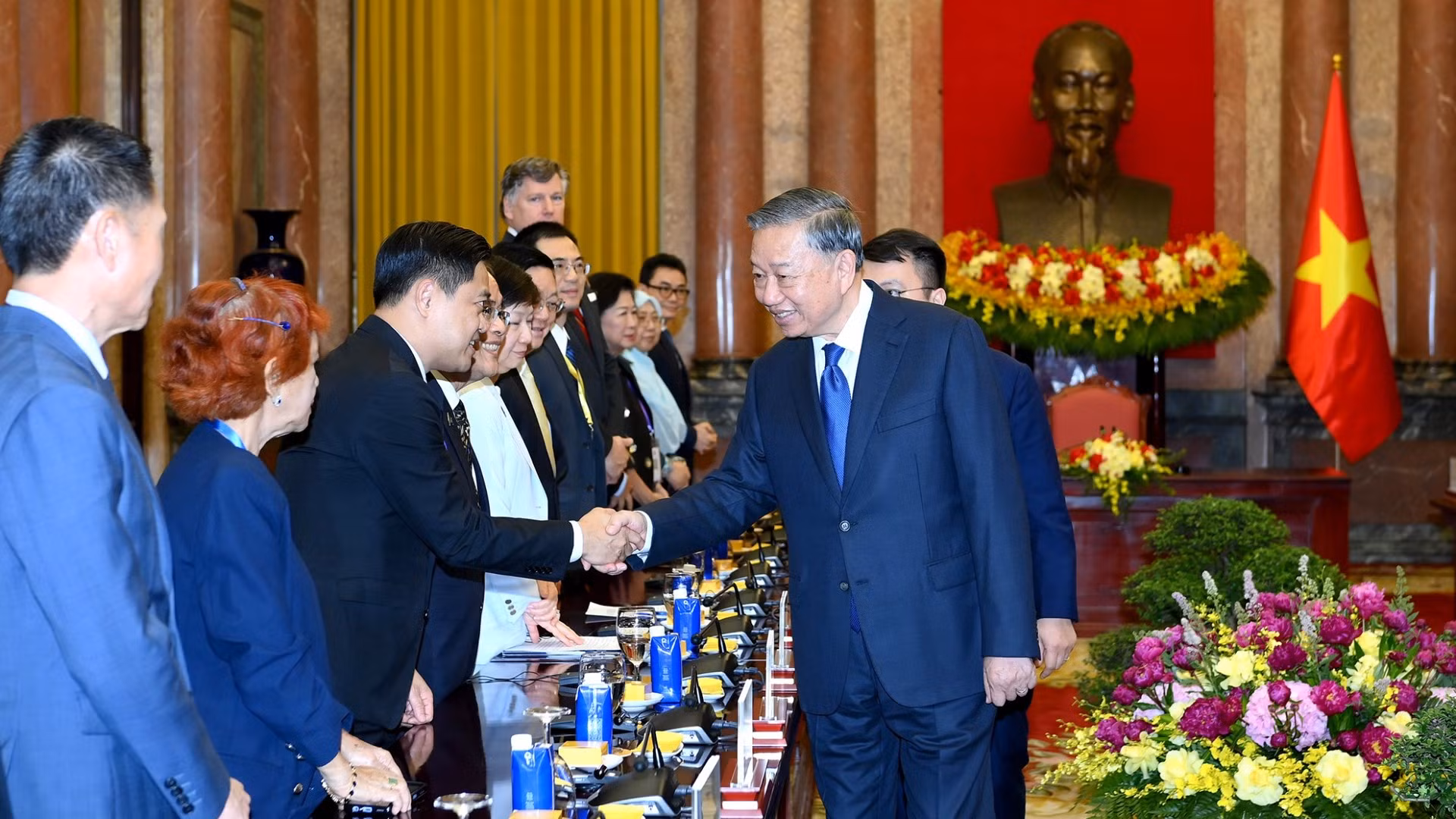 Tổng Bí thư, Chủ tịch nước Tô Lâm tiếp các Trưởng đoàn các nước, tổ chức quốc tế tham dự Diễn đàn Tương lai ASEAN lần thứ ba. (Ảnh: ĐĂNG KHOA)