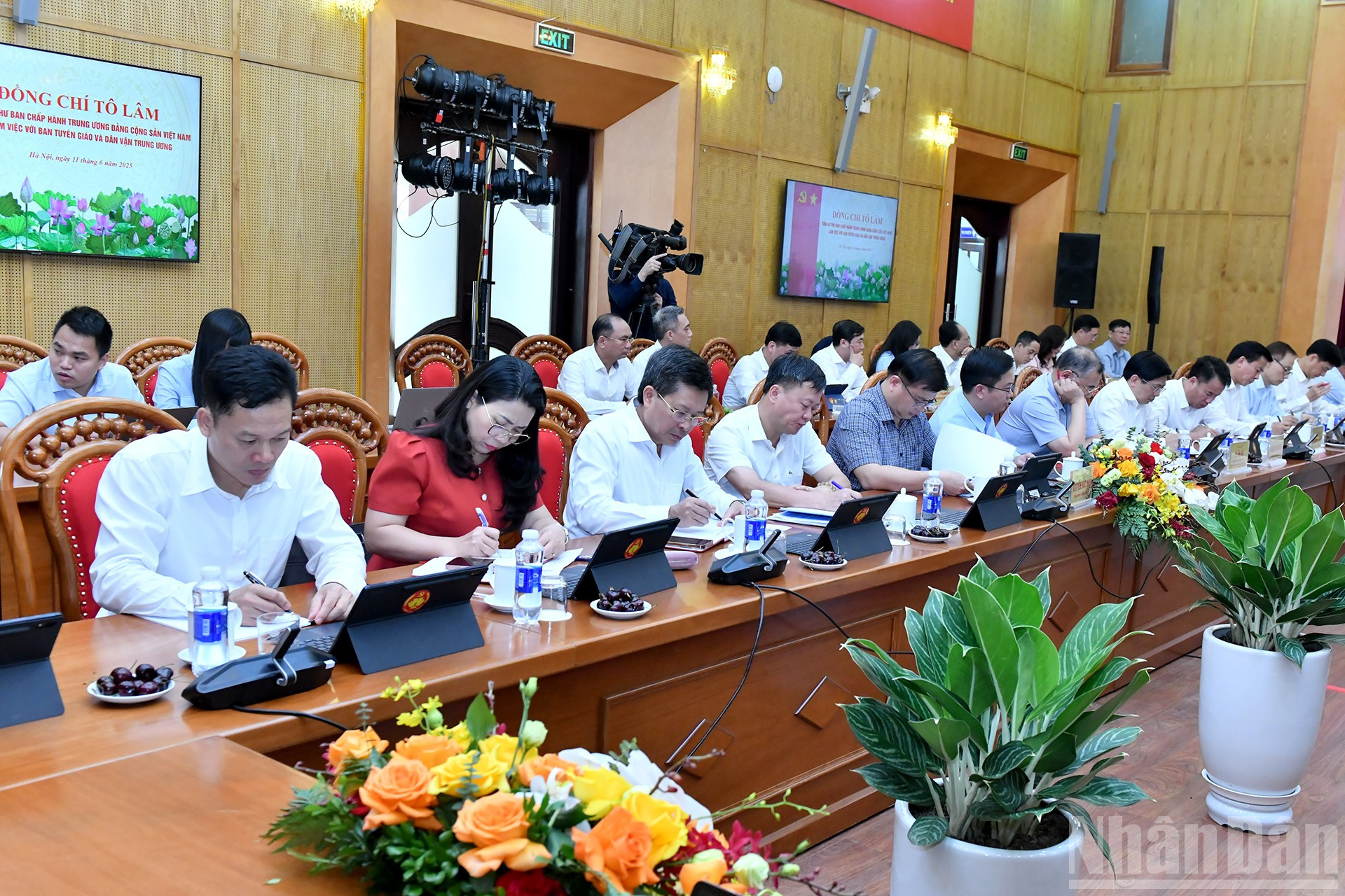 Các đại biểu tham dự buổi làm việc. ndo_br_a9-dsc-2824.jpg