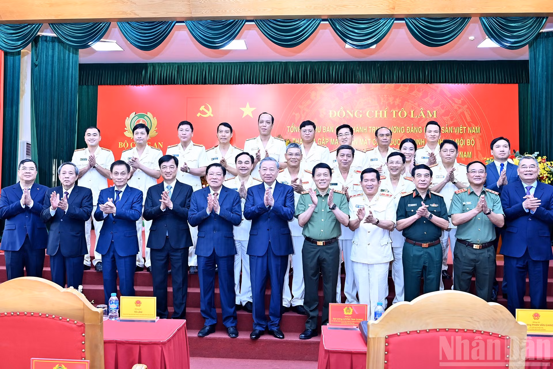 ndo_br_a12-bnd-6447.jpg