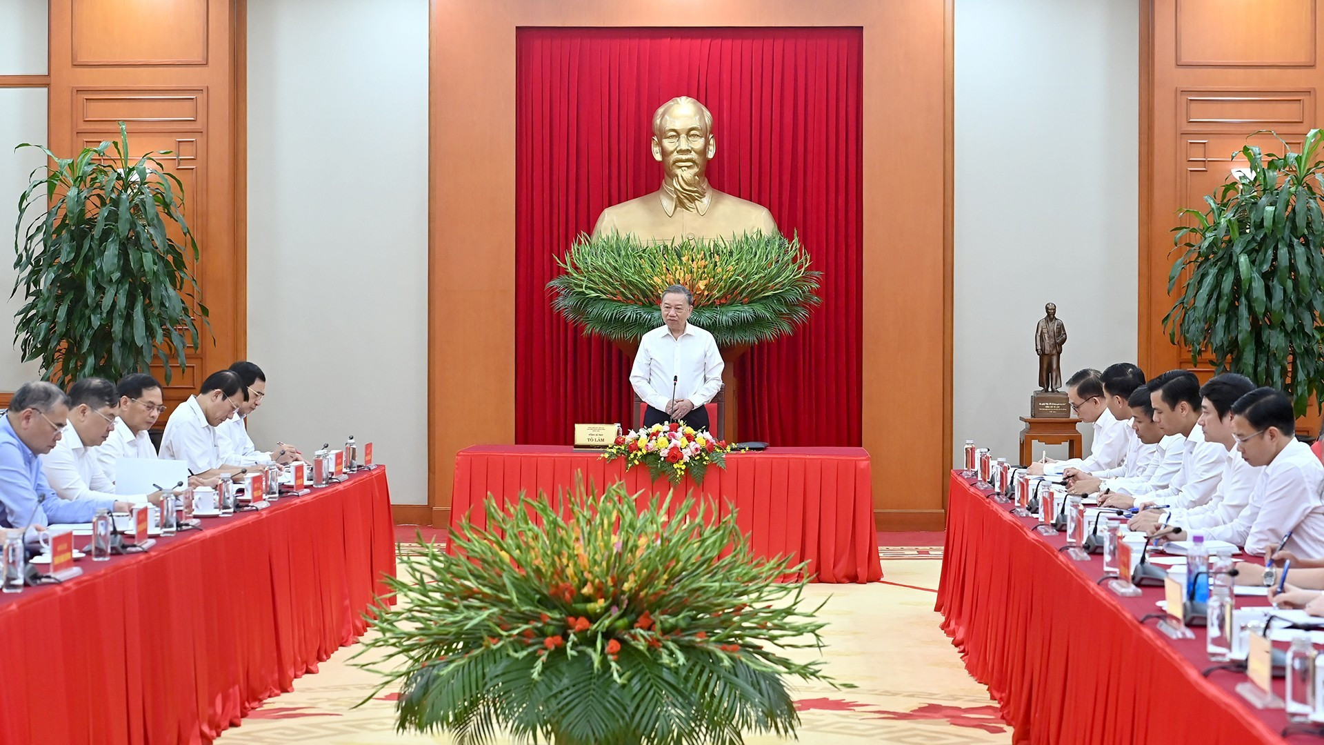 Tổng Bí thư Tô Lâm chủ trì làm việc với Ban Thường vụ Đảng ủy Bộ Ngoại giao về tình hình thế giới, khu vực và công tác đối ngoại.