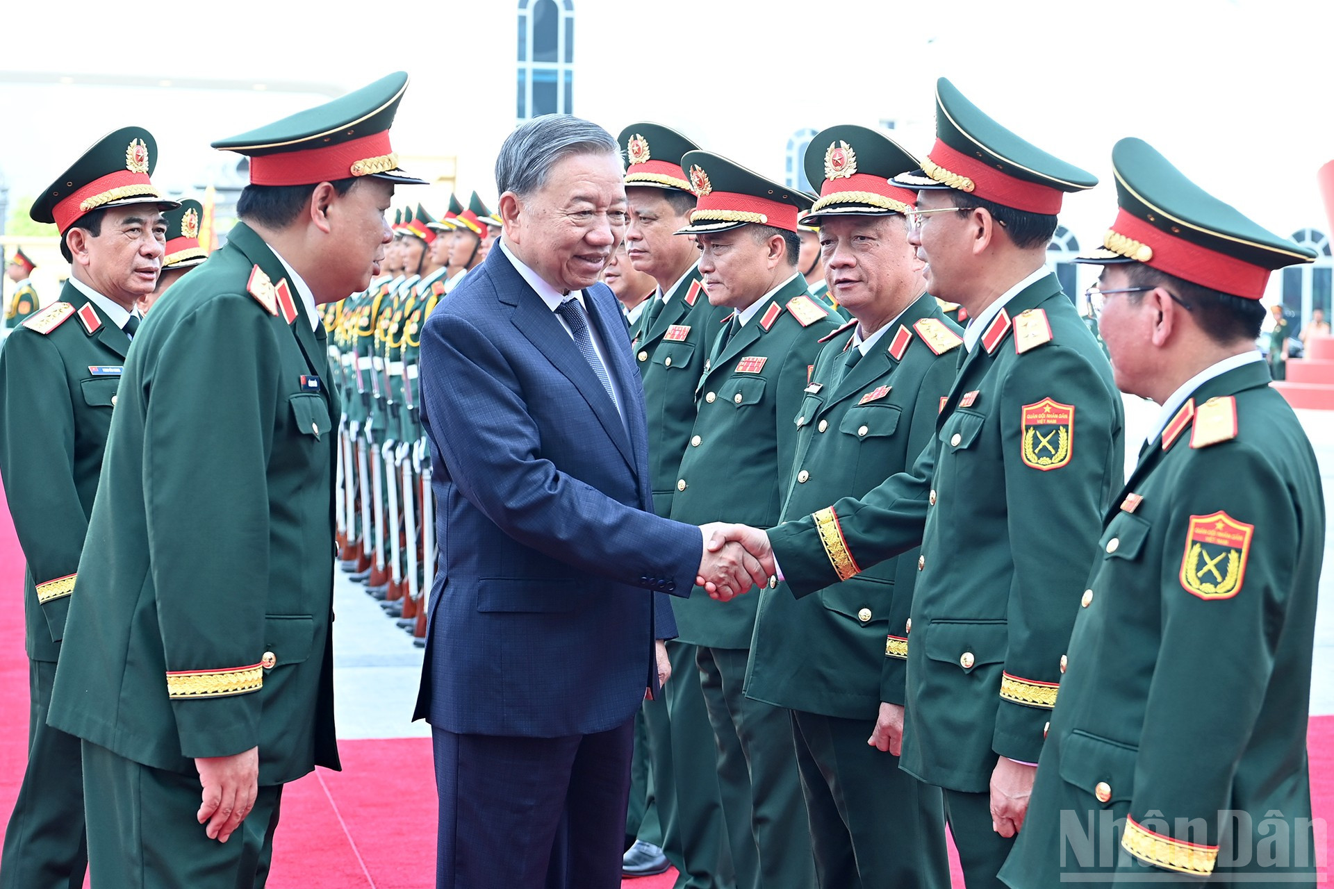 Tổng Bí thư Tô Lâm với lãnh đạo Bộ Quốc phòng và Tổng cục Công nghiệp quốc phòng. ndo_br_a3-bnd-5293.jpg