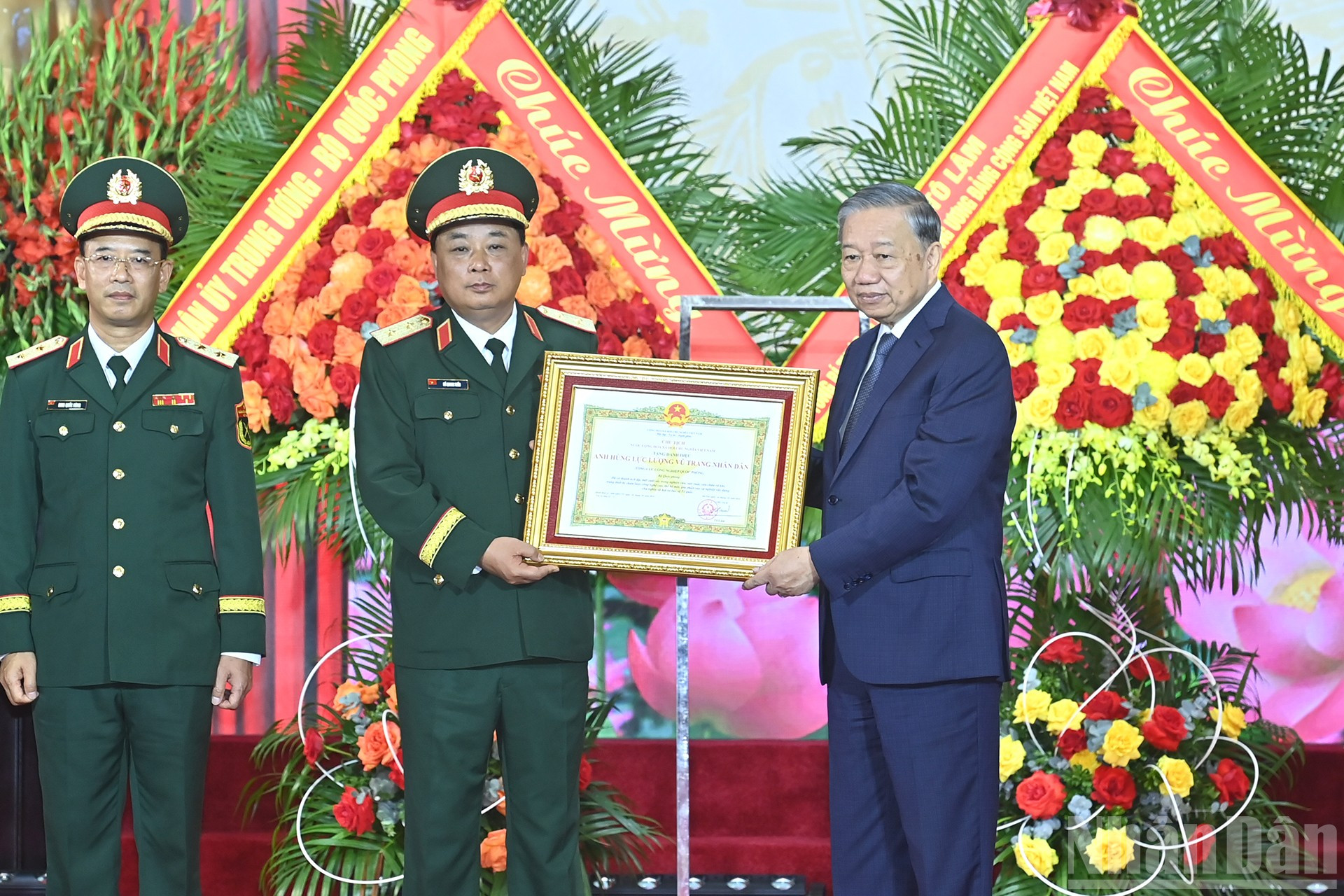 Tổng Bí thư Tô Lâm trao Danh hiệu Anh hùng Lực lượng vũ trang nhân dân tặng Tổng cục Công nghiệp quốc phòng. ndo_br_a7-bnd-5614.jpg