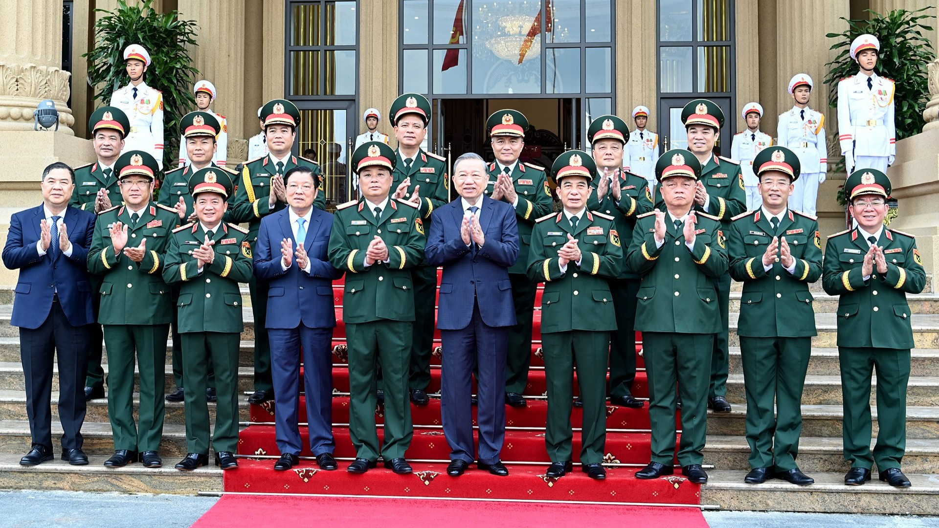 Tổng Bí thư Tô Lâm và lãnh đạo Bộ Quốc phòng, Tổng cục Công nghiệp quốc phòng và các đại biểu dự lễ kỷ niệm.