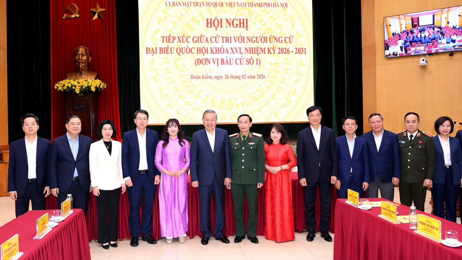 Tổng Bí thư Tô Lâm và các đại biểu dự Hội nghị tiếp xúc giữa cử tri với người ứng cử đại biểu Quốc hội khóa XVI, nhiệm kỳ 2026-2031, đơn vị bầu cử số 1, thành phố Hà Nội. (Ảnh: ĐĂNG KHOA)