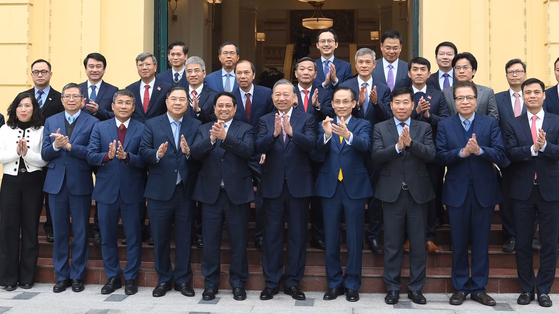 Tổng Bí thư Tô Lâm, Thủ tướng Phạm Minh Chính với các Đại sứ, Trưởng cơ quan đại diện Việt Nam tại nước ngoài tham dự Đại hội XIV của Đảng.