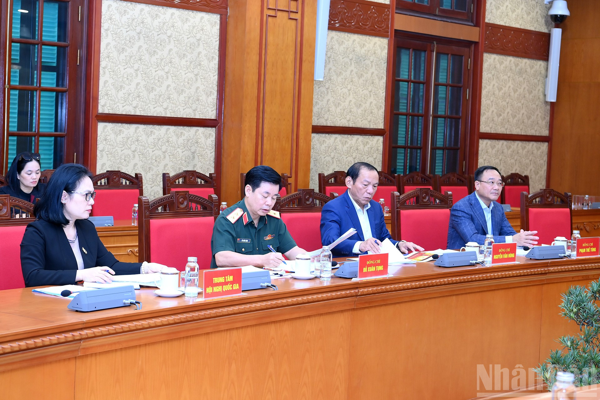 Các đại biểu tham dự cuộc họp. ndo_br_a5-bnd-4550.jpg