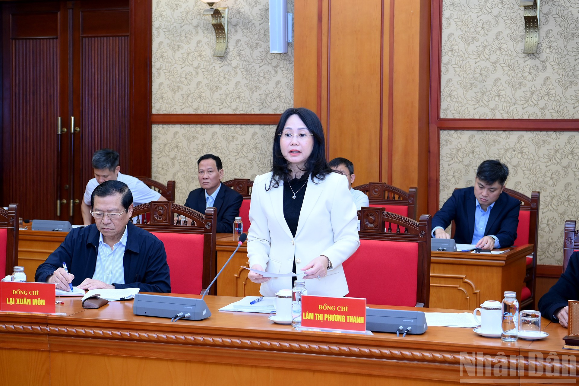 Đồng chí Lâm Thị Phương Thanh, Ủy viên Trung ương Đảng, Phó Chánh Văn phòng Thường trực Văn phòng Trung ương Đảng phát biểu tại cuộc họp. ndo_br_a4-bnd-4537.jpg