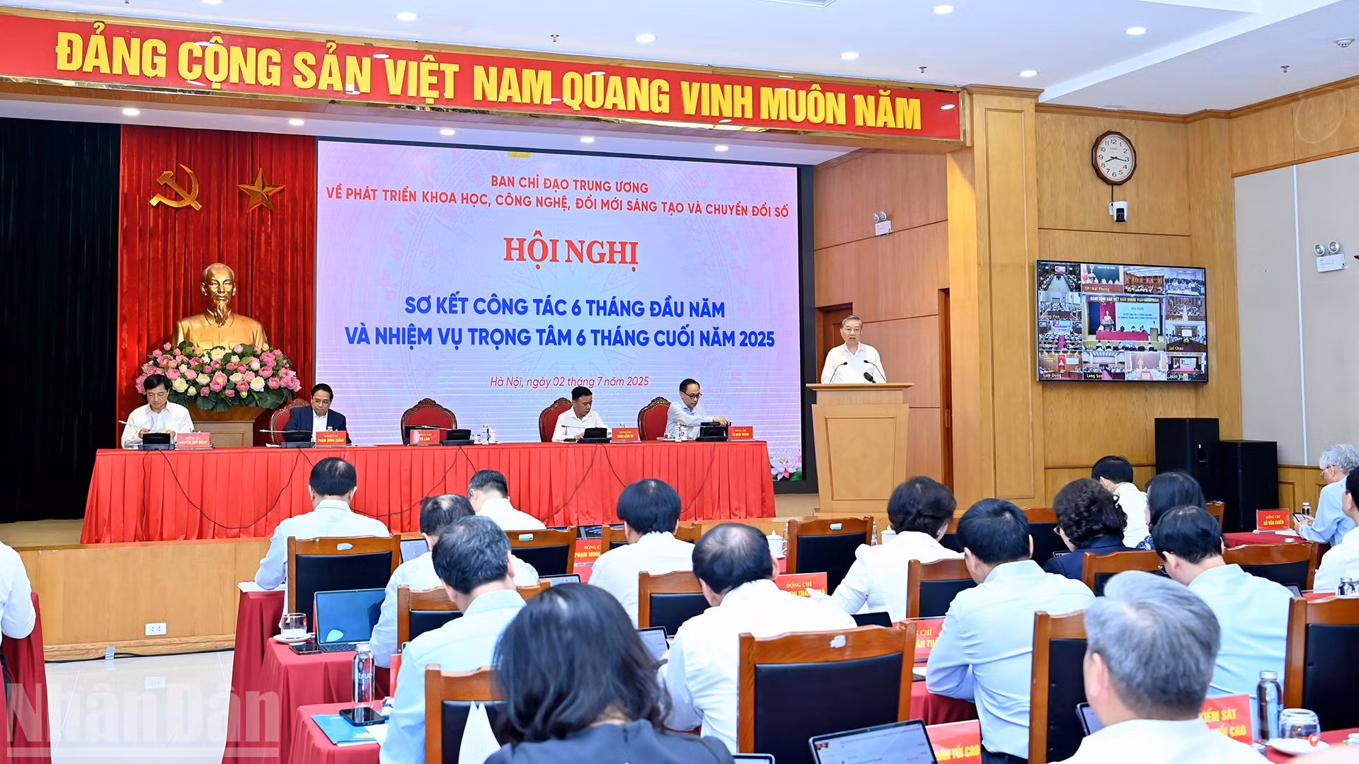 Tổng Bí thư Tô Lâm, Trưởng Ban Chỉ đạo Trung ương về phát triển khoa học, công nghệ, đổi mới sáng tạo và chuyển đổi số, phát biểu chỉ đạo tại hội nghị.