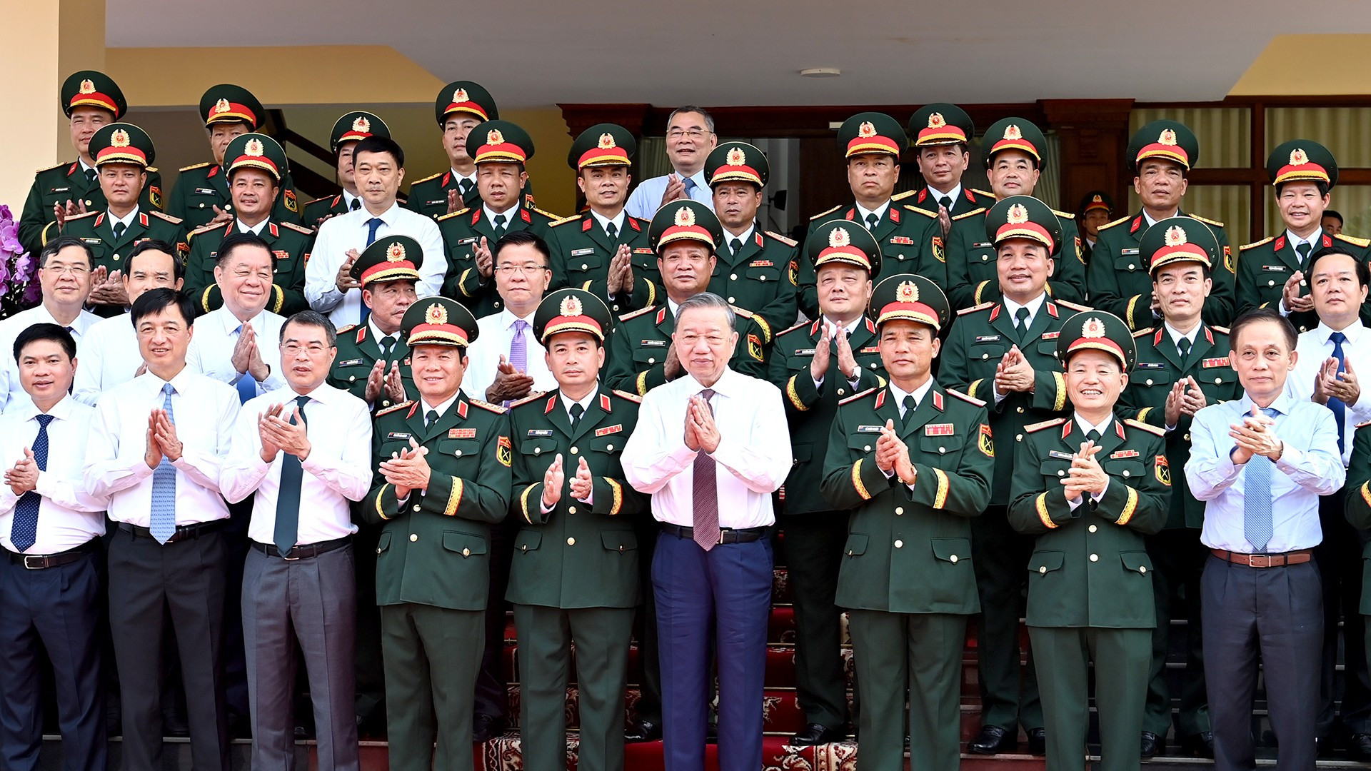 Tổng Bí thư Tô Lâm, Bí thư Quân ủy Trung ương và các đồng chí lãnh đạo Đảng, Nhà nước cùng các đại biểu tại buổi làm việc với Quân đoàn 12 (Bộ Quốc phòng).