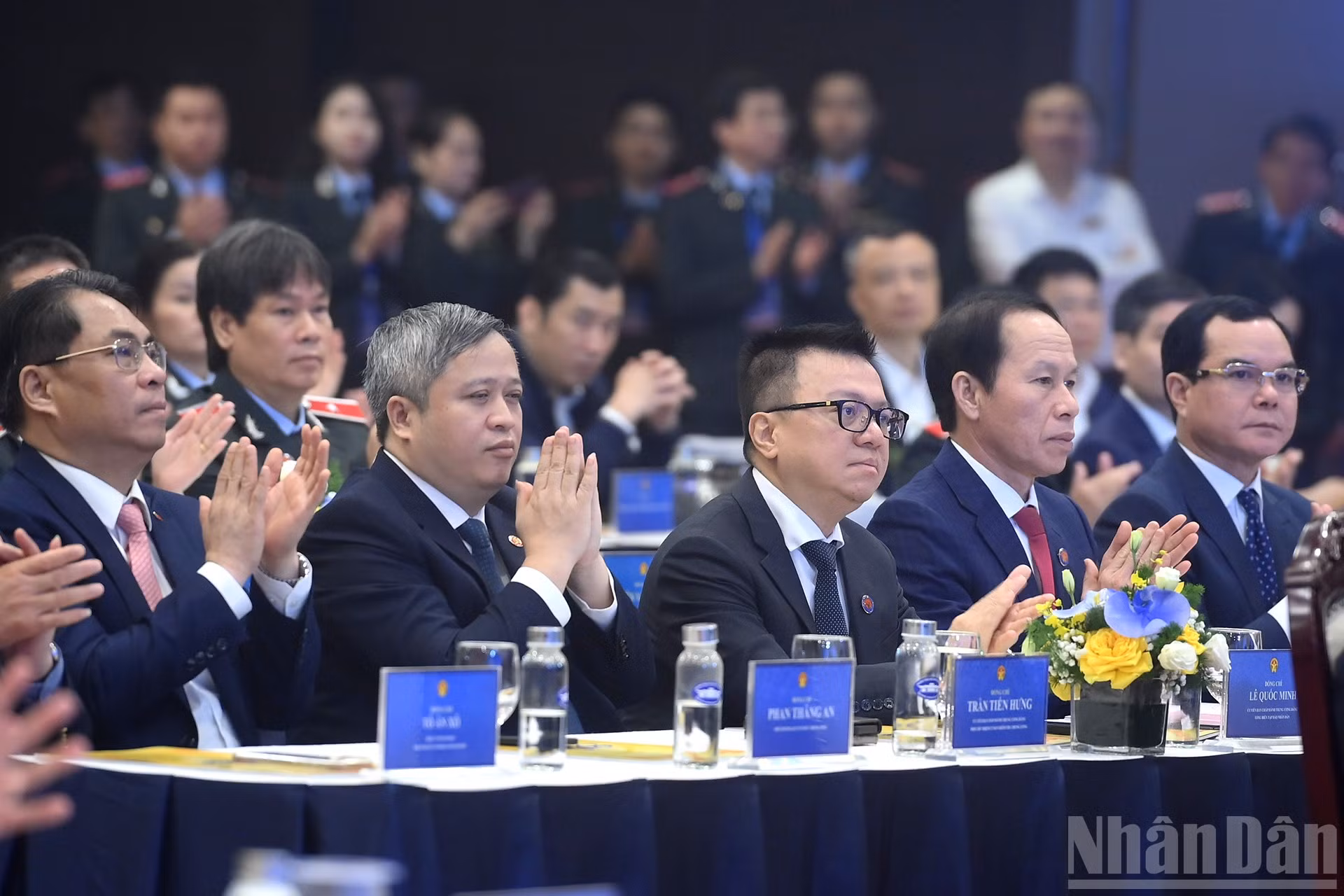 ndo_br_a8-bnd-7999.jpg