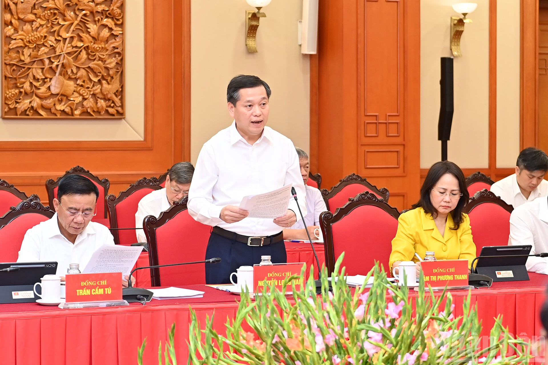 Đồng chí Nguyễn Long Hải, Phó Bí thư Đảng ủy các cơ quan Đảng Trung ương trình bày báo cáo tại cuộc làm việc. ndo_br_a4-bnd-3419.jpg