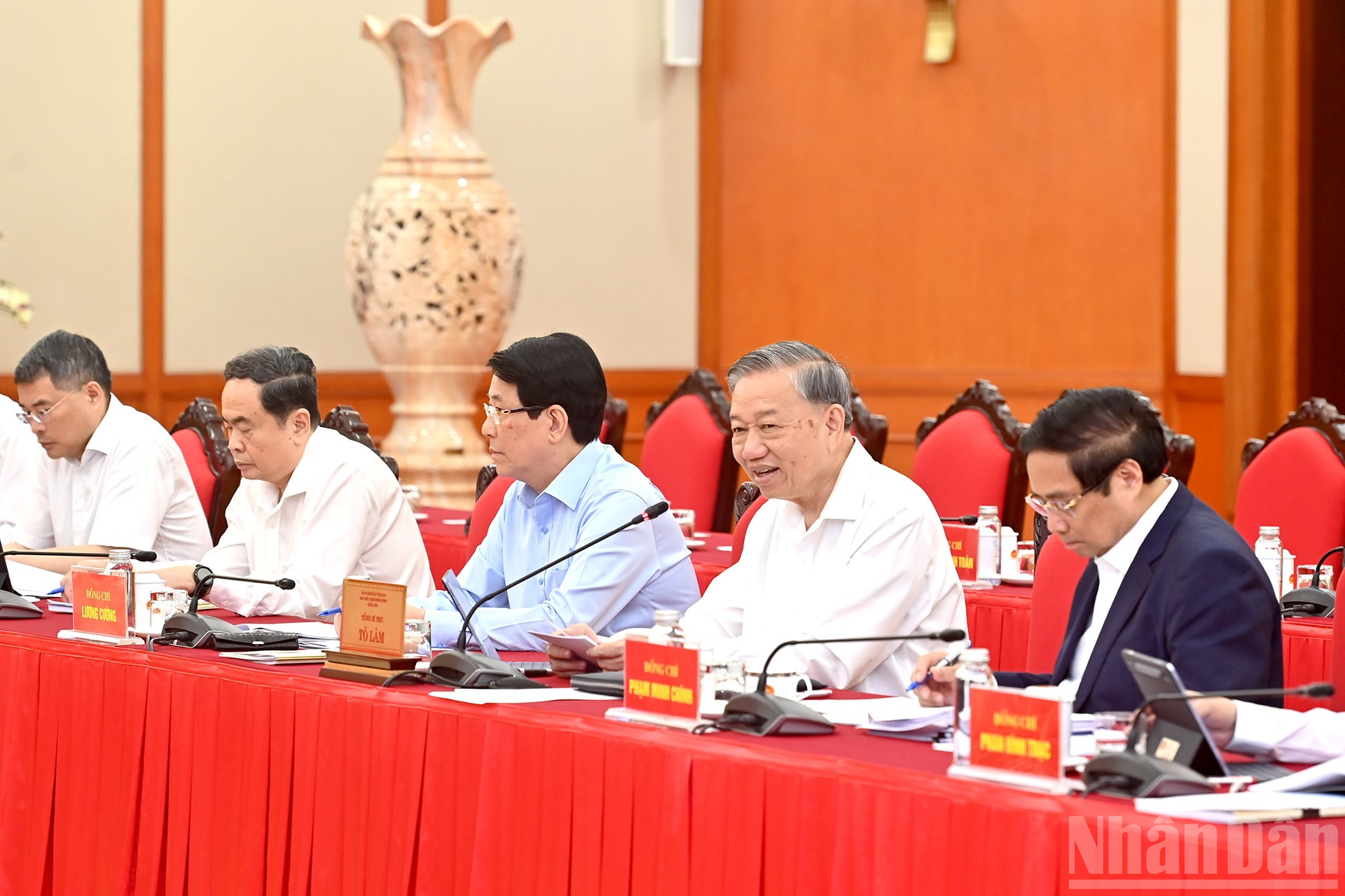Tổng Bí thư Tô Lâm phát biểu kết luận tại cuộc làm việc với Ban Thường vụ Đảng ủy các cơ quan Đảng Trung ương. ndo_br_a10-bnd-3508.jpg