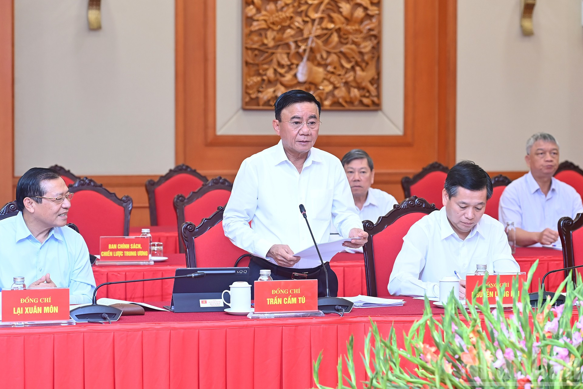 Đồng chí Trần Cẩm Tú, Ủy viên Bộ Chính trị, Thường trực Ban Bí thư, Bí thư Đảng ủy các cơ quan Đảng Trung ương phát biểu tại cuộc làm việc. ndo_br_a9-bnd-3517.jpg