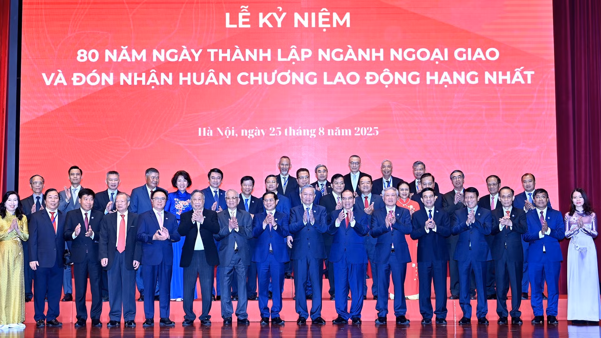 Tổng Bí thư Tô Lâm và các đồng chí lãnh đạo, nguyên lãnh đạo Đảng, Nhà nước và các đại biểu dự Lễ kỷ niệm 80 năm ngành ngoại giao Việt Nam (28/8/1945-28/8/2025).