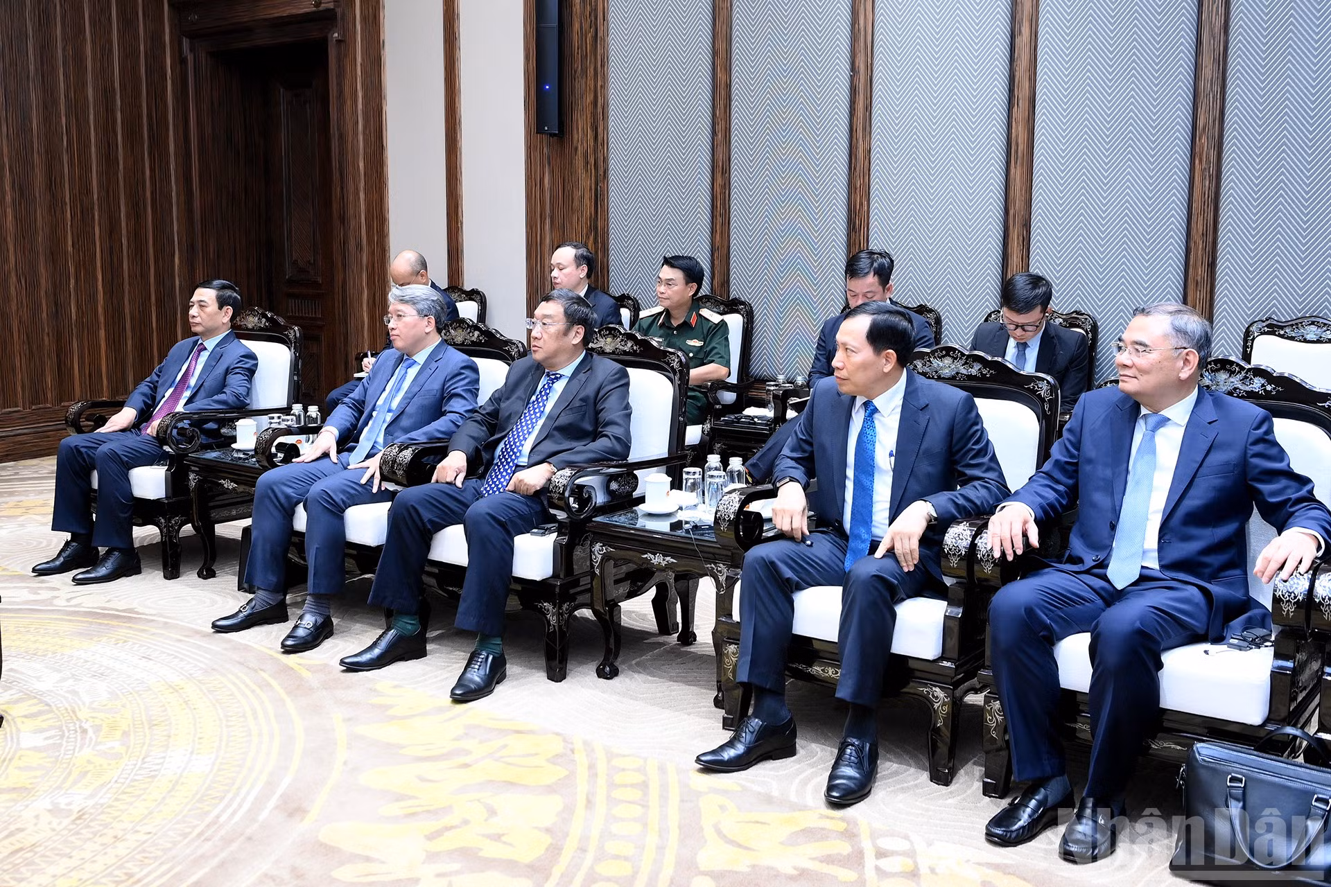ndo_br_a5-bnd-5706.jpg