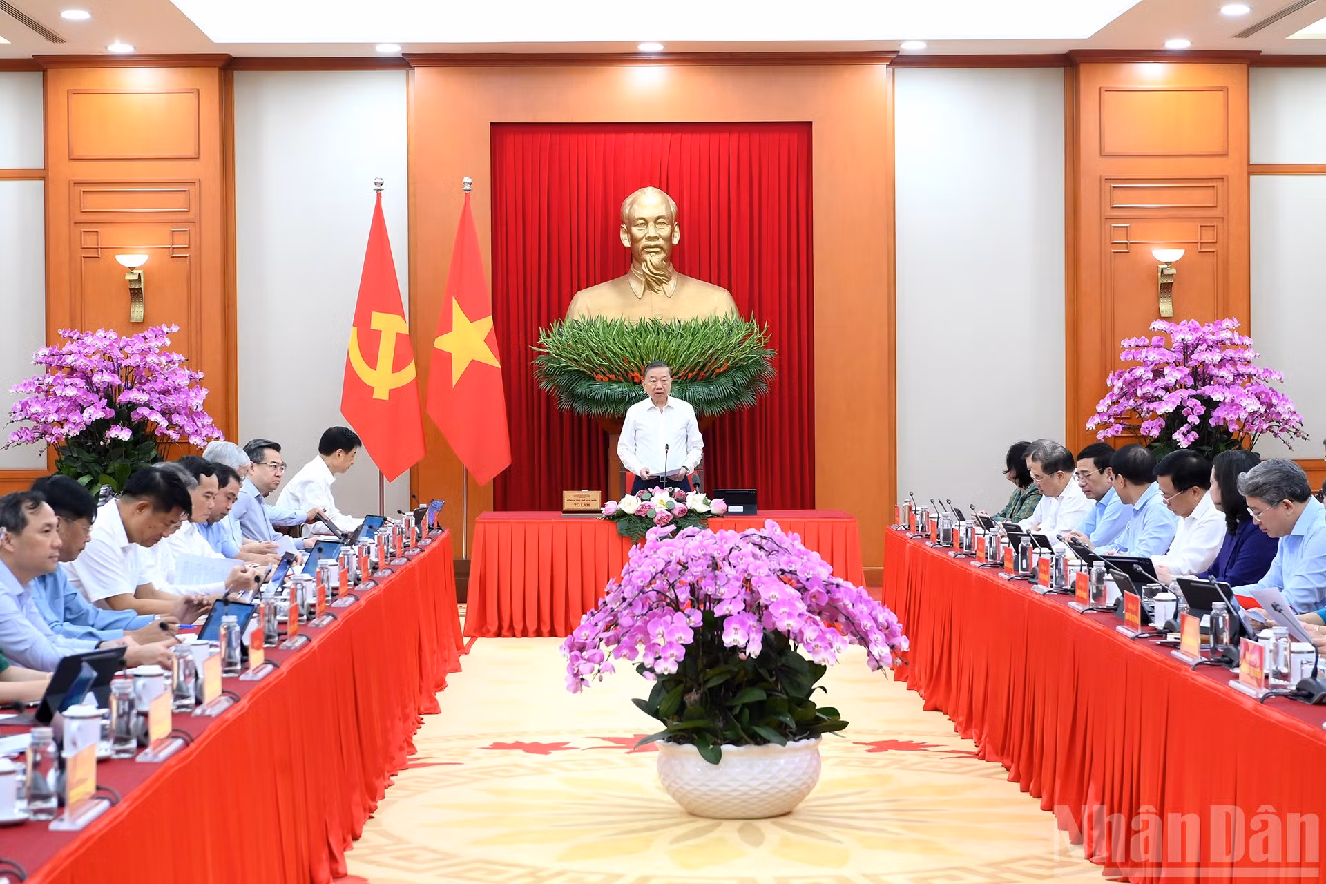 Tổng Bí thư, Chủ tịch nước Tô Lâm phát biểu tại Phiên họp thứ nhất Ban Chỉ đạo Trung ương về tổng kết thực tiễn và nghiên cứu sửa đổi, bổ sung Điều lệ Đảng. (Ảnh: ĐĂNG KHOA) 