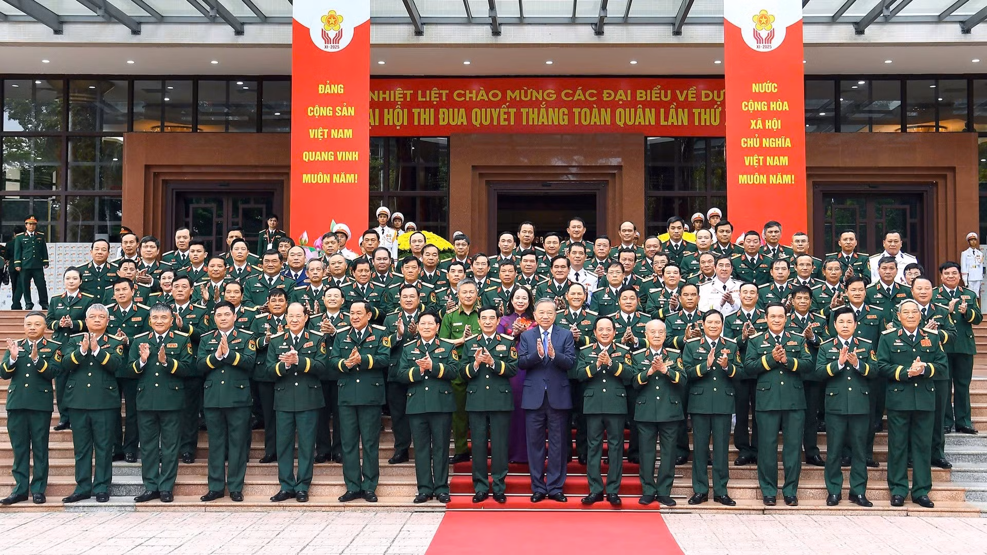 Tổng Bí thư Tô Lâm và các đại biểu dự Đại hội Thi đua Quyết thắng toàn quân lần thứ XI. 
