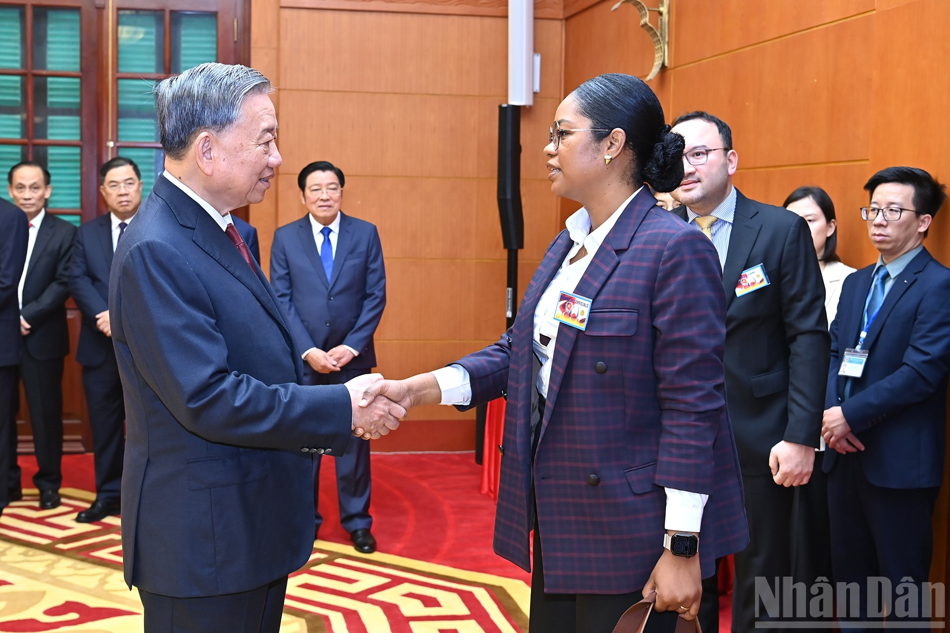 អគ្គលេខាបក្ស To Lam បានទទួលជួបជាមួយប្រធានគណៈប្រតិភូគណបក្សនយោបាយមកពីប្រទេសនានាដែលបានមកវៀតណាមដើម្បីចូលរួមពិធីរំលឹកខួបលើកទី 80 នៃបដិវត្តន៍ខែសីហា និងទិវាជាតិ ថ្ងៃទី 2 ខែកញ្ញា។ ndo_br_a3-bnd-9818.jpg