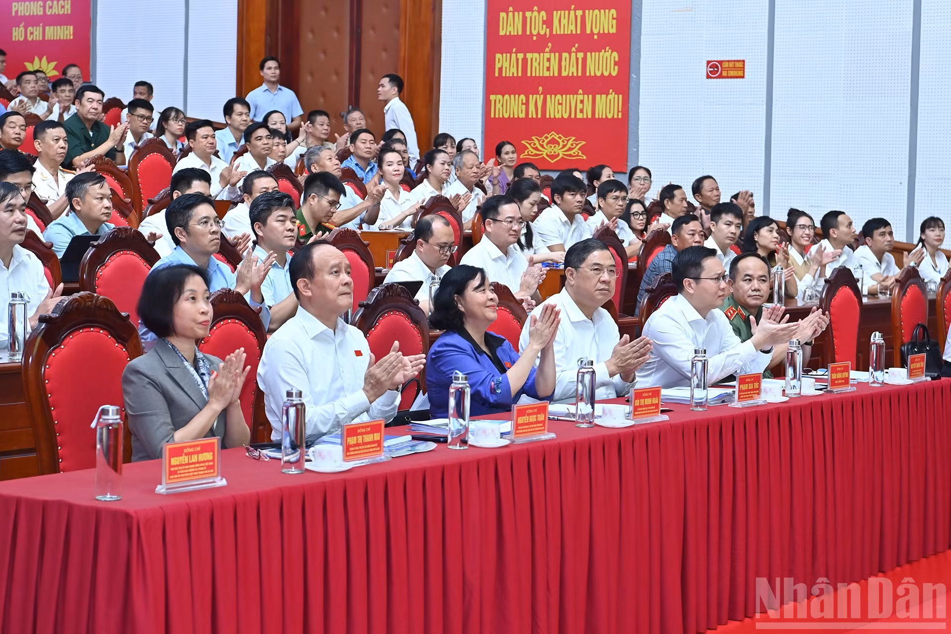 ndo_br_a4-bnd-9494.jpg