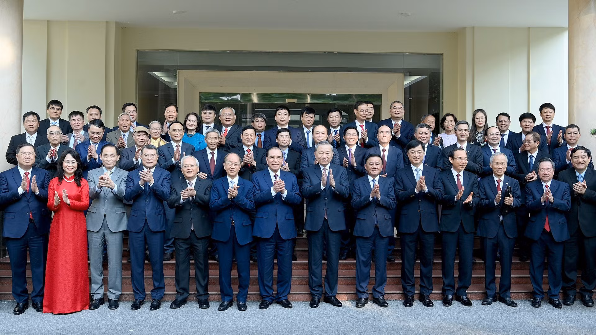 Tổng Bí thư Tô Lâm và các đồng chí chí lãnh đạo, nguyên lãnh đạo Đảng, Nhà nước và các đại biểu dự lễ kỷ niệm 95 năm Ngày truyền thống Văn phòng Trung ương Đảng.