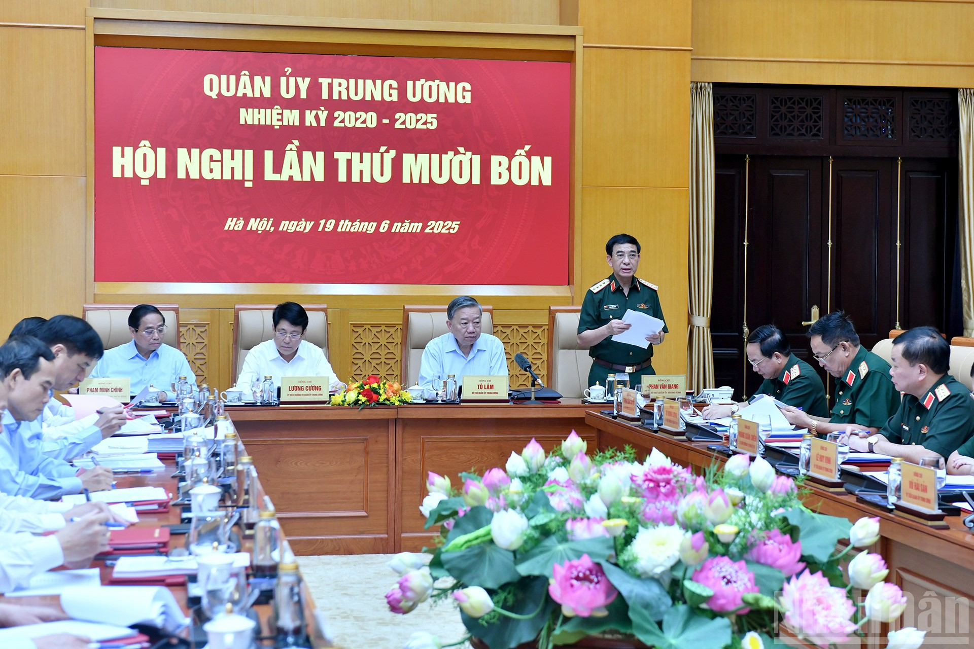 Đại tướng Phan Văn Giang, Bộ trưởng Quốc phòng phát biểu tại hội nghị. ndo_br_a2-dsc-3982.jpg