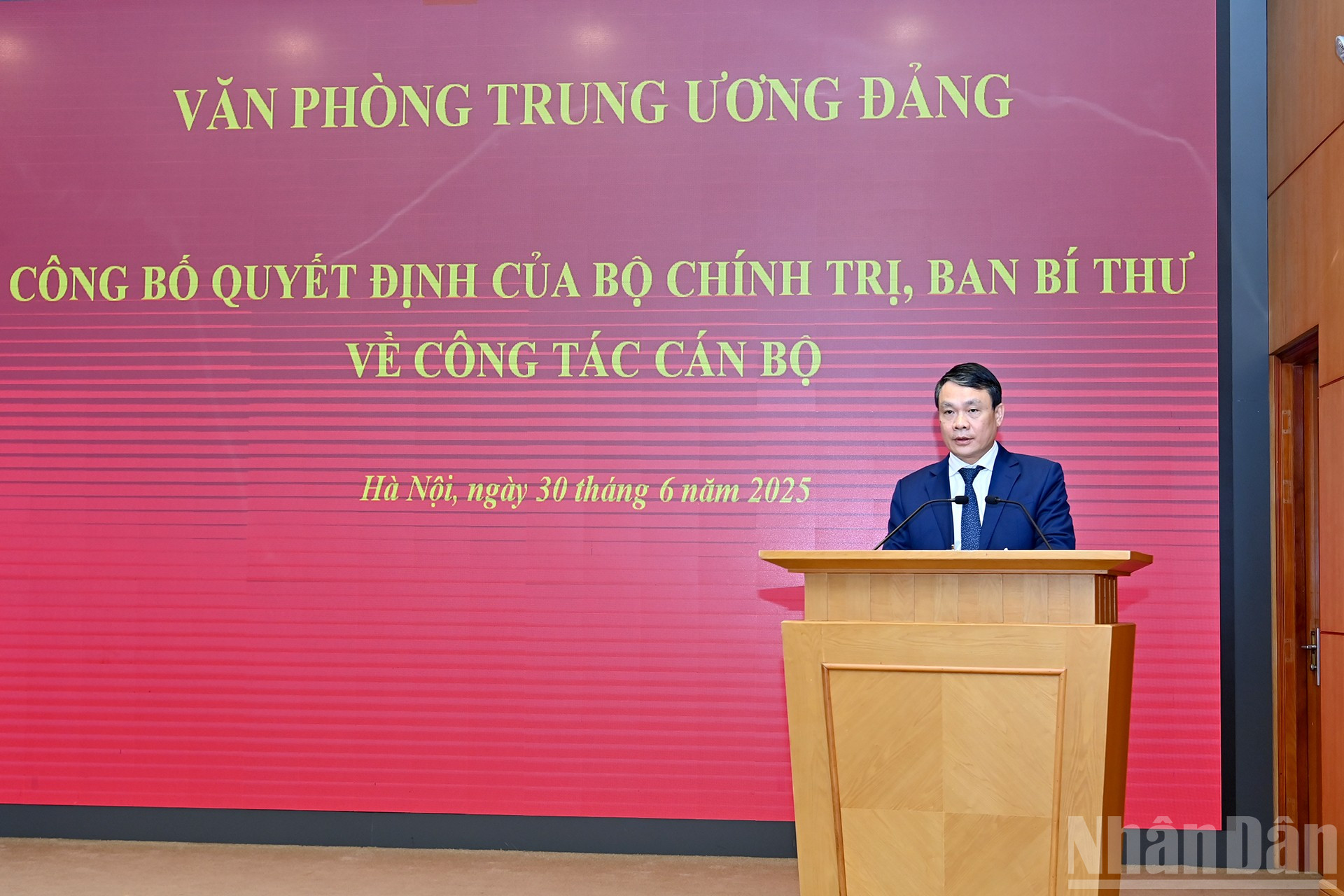 Phó Chánh Văn phòng Trung ương Đảng Đặng Khánh Toàn phát biểu nhận nhiệm vụ. ndo_br_a5-bnd-1000.jpg