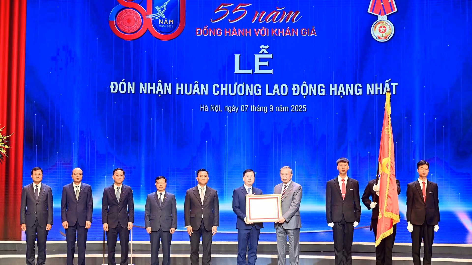 Tổng Bí thư Tô Lâm trao Huân chương Lao động hạng Nhất tặng Đài Truyền hình Việt Nam.