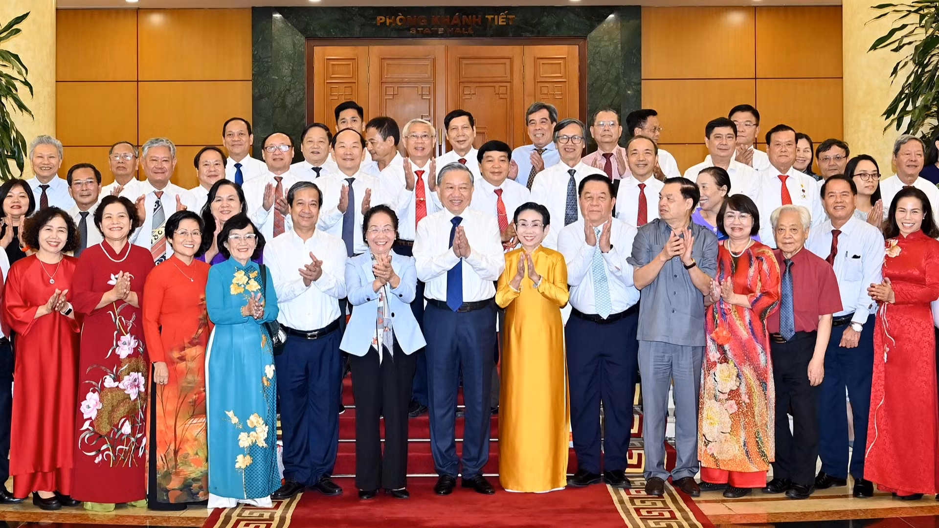 Tổng Bí thư Tô Lâm với Ban Thường vụ Trung ương Hội Khuyến học Việt Nam và các đại biểu.