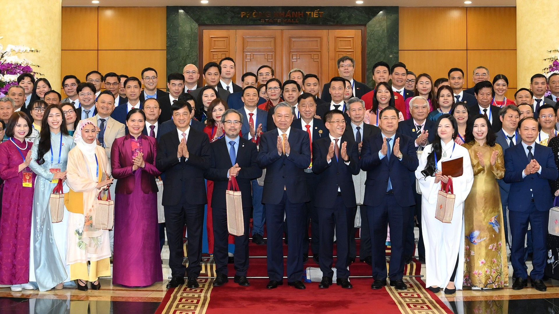 Tổng Bí thư Tô Lâm gặp mặt Đoàn kiều bào tiêu biểu tham dự Chương trình Xuân Quê hương 2026. (Ảnh: ĐĂNG KHOA)