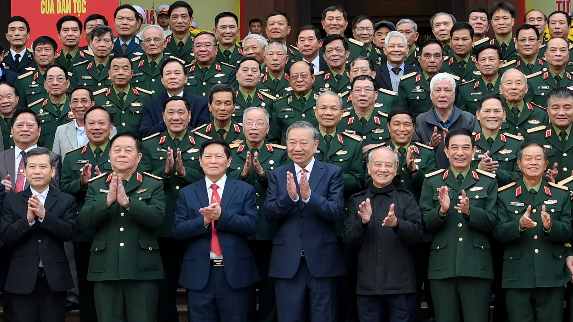 Tổng Bí thư Tô Lâm gặp mặt đại biểu tướng lĩnh quân đội nghỉ hưu, nghỉ công tác. (Ảnh: ĐĂNG KHOA)