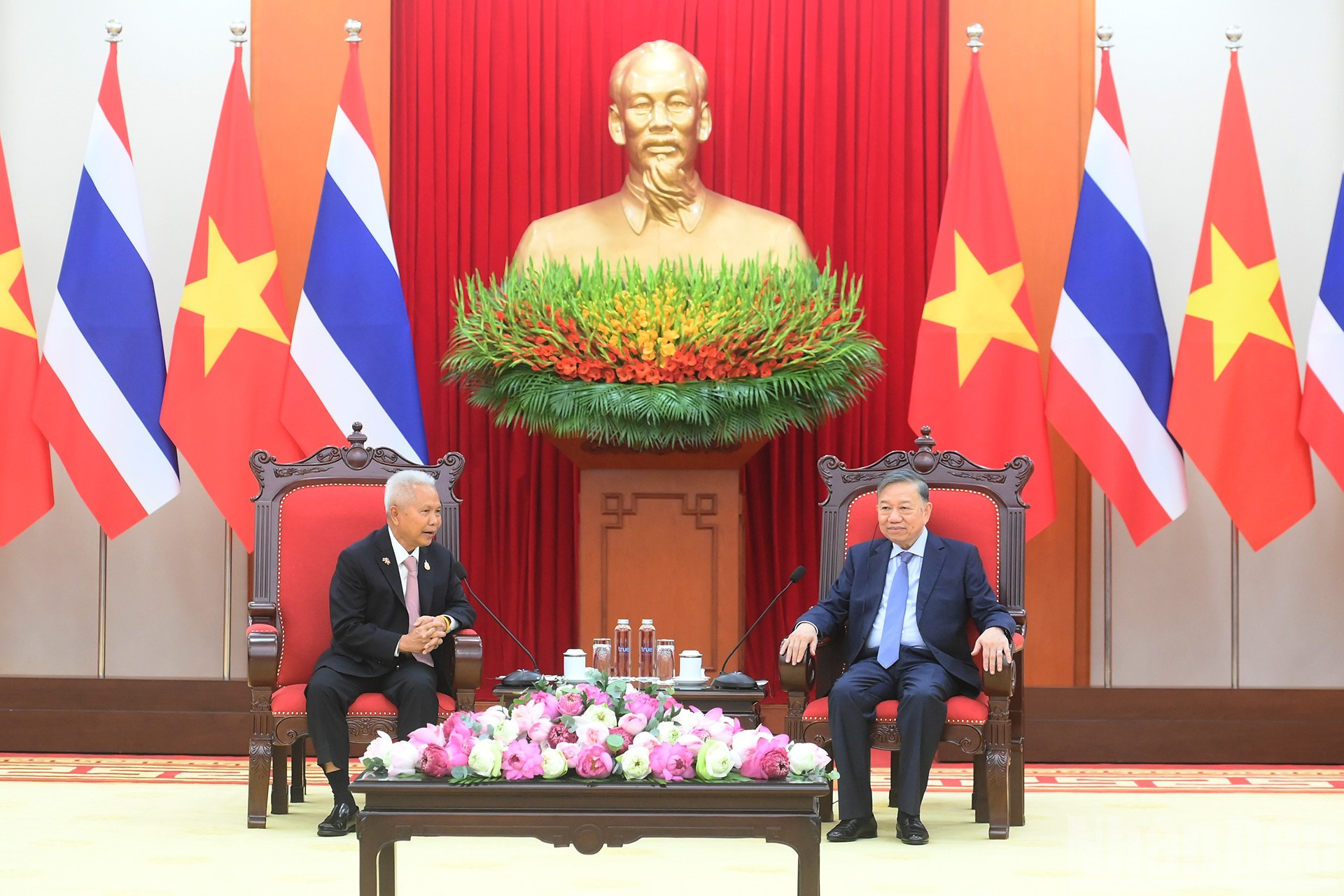 Tổng B&iacute; thư, Chủ tịch nước T&ocirc; L&acirc;m tiếp Chủ tịch Quốc hội ki&ecirc;m Chủ tịch Hạ viện Vương quốc Th&aacute;i Lan Sophon Zaram.