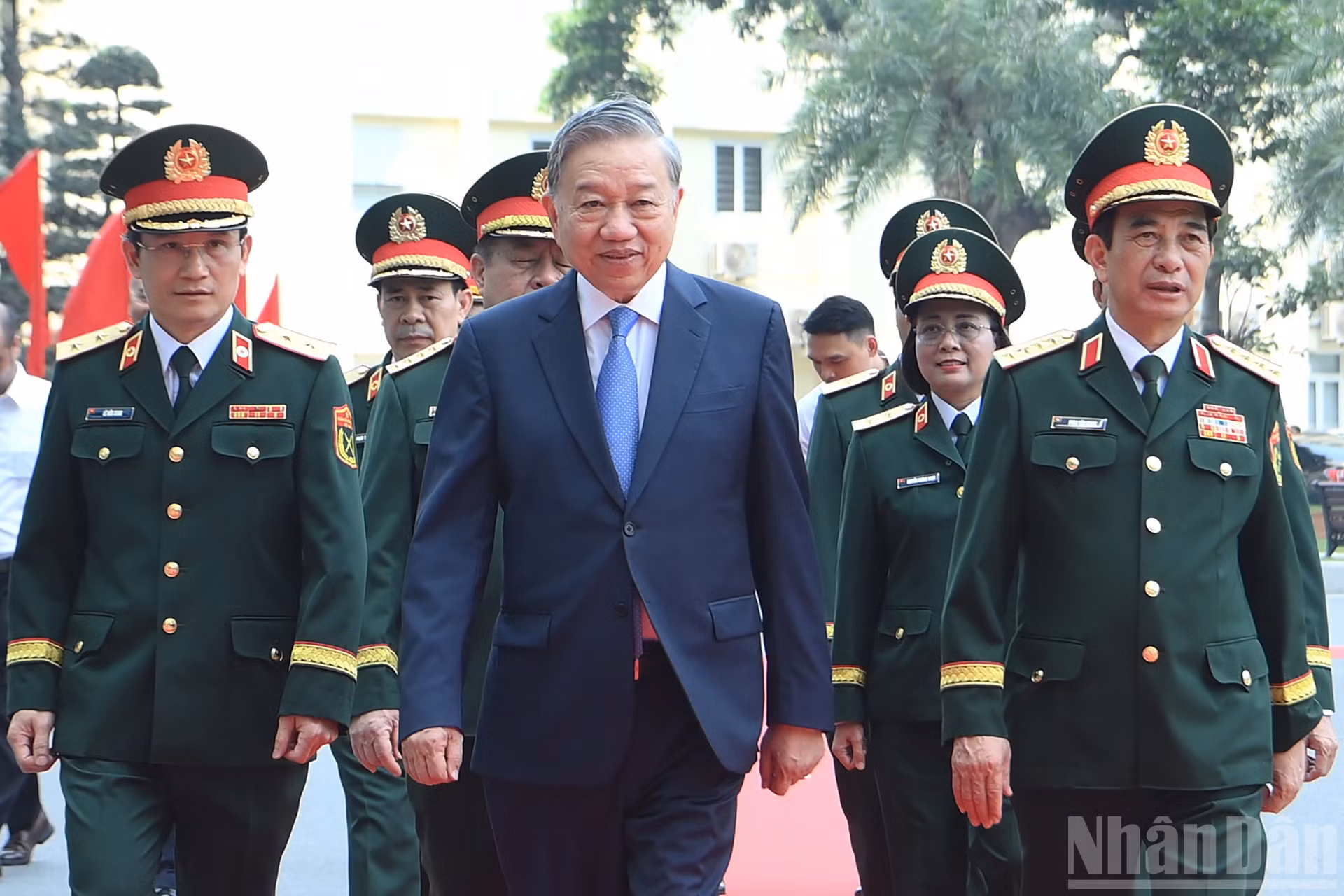 Генеральный секретарь ЦК КПВ То Лам принимает участие в праздновании 75-летия традиционного дня Центрального военного госпиталя № 108.