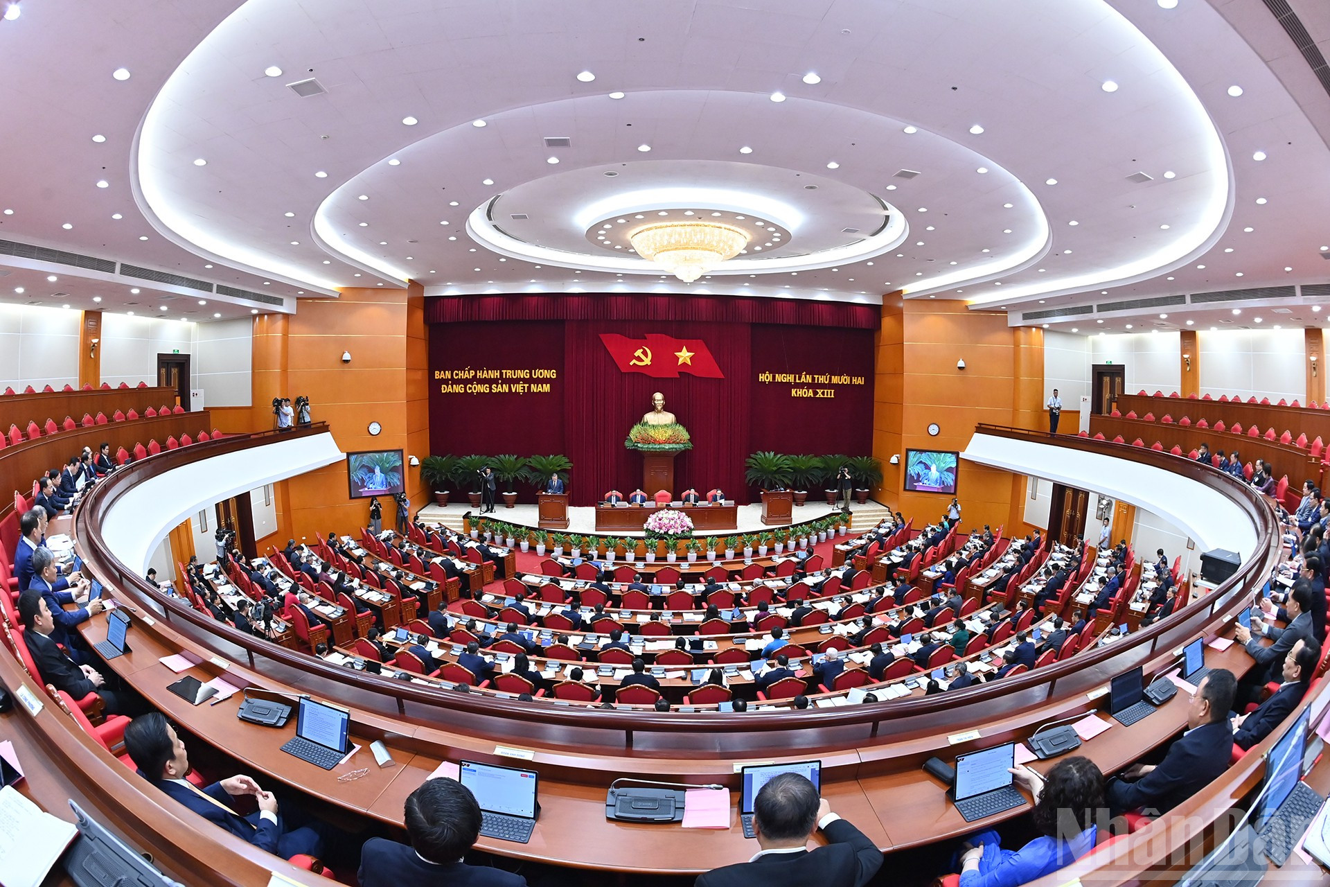 Các đại biểu tham dự khai mạc Hội nghị lần thứ 12 Ban Chấp hành Trung ương Đảng Cộng sản Việt Nam khóa XIII. ndo_br_a6-bnd-4384.jpg