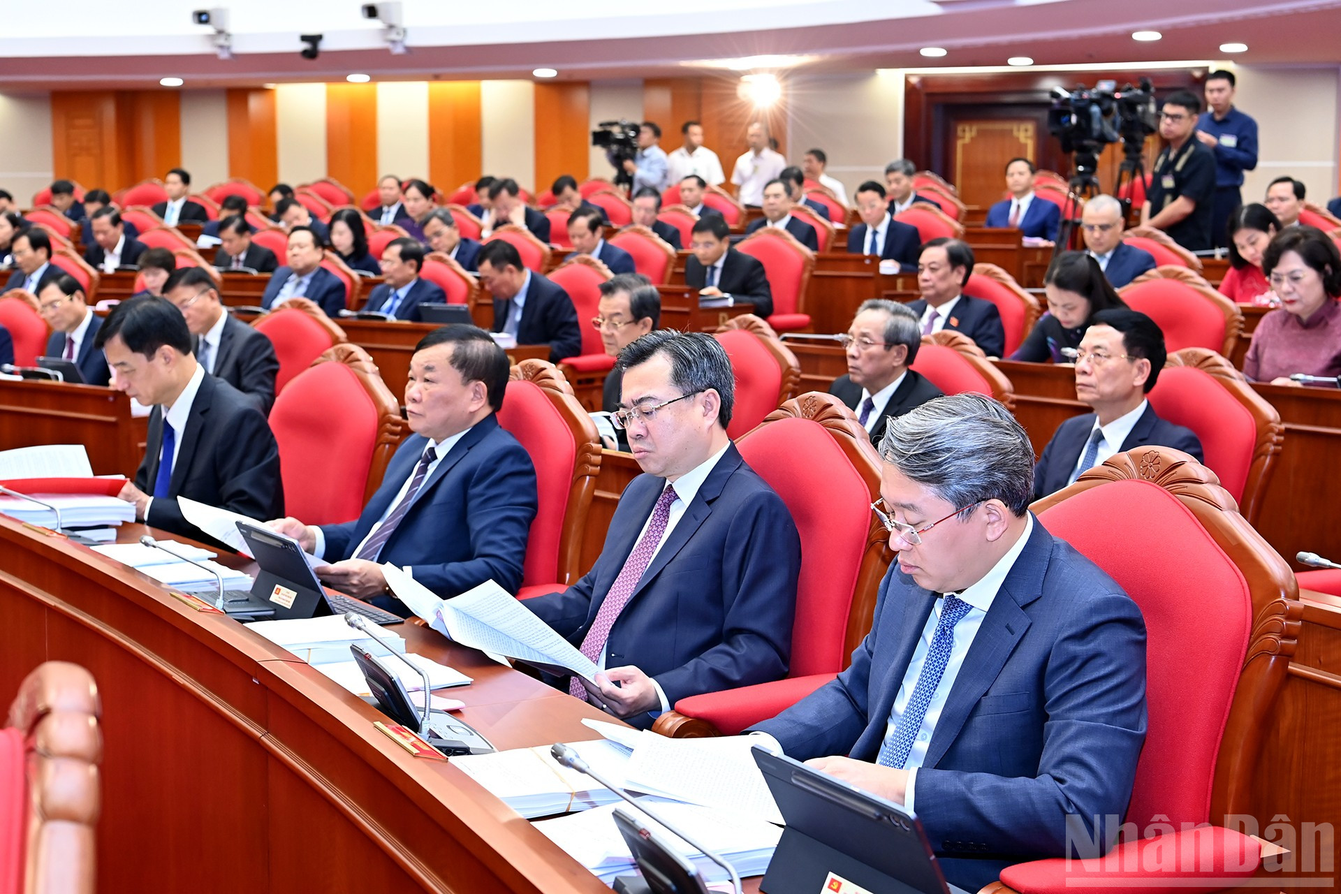 Các đại biểu tham dự khai mạc Hội nghị lần thứ 12 Ban Chấp hành Trung ương Đảng Cộng sản Việt Nam khóa XIII. ndo_br_a9-bnd-4440.jpg