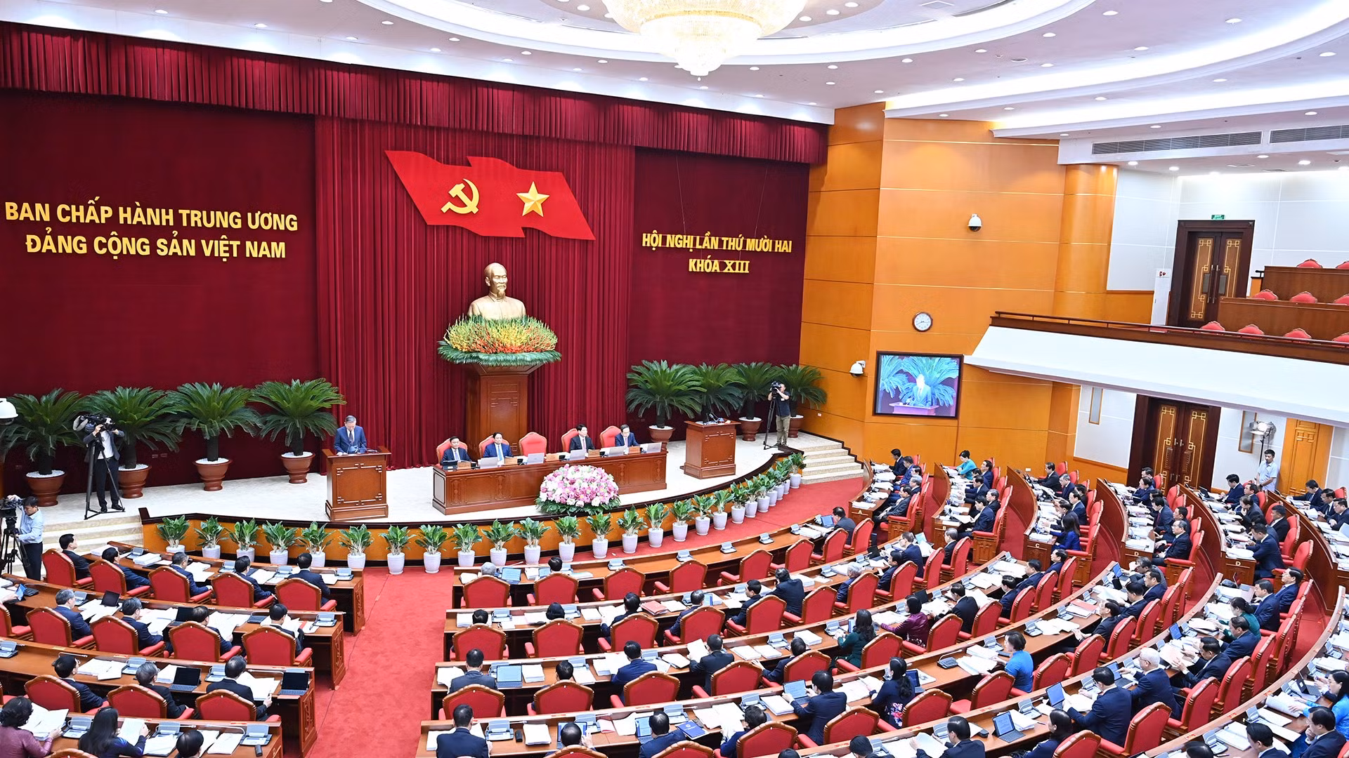 Hội nghị lần thứ 12 Ban Chấp hành Trung ương Đảng Cộng sản Việt Nam khóa XIII đã khai mạc trọng thể tại Thủ đô Hà Nội.